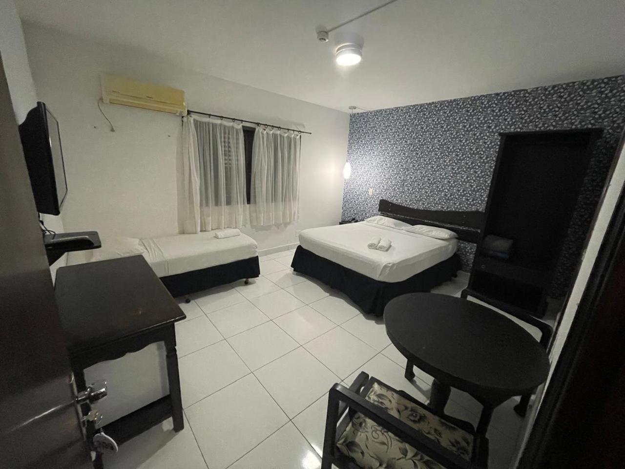 Cr Hotel Bueno - Antigo Hotel Serras De Goyaz Goiânia Dış mekan fotoğraf A room at the hotel