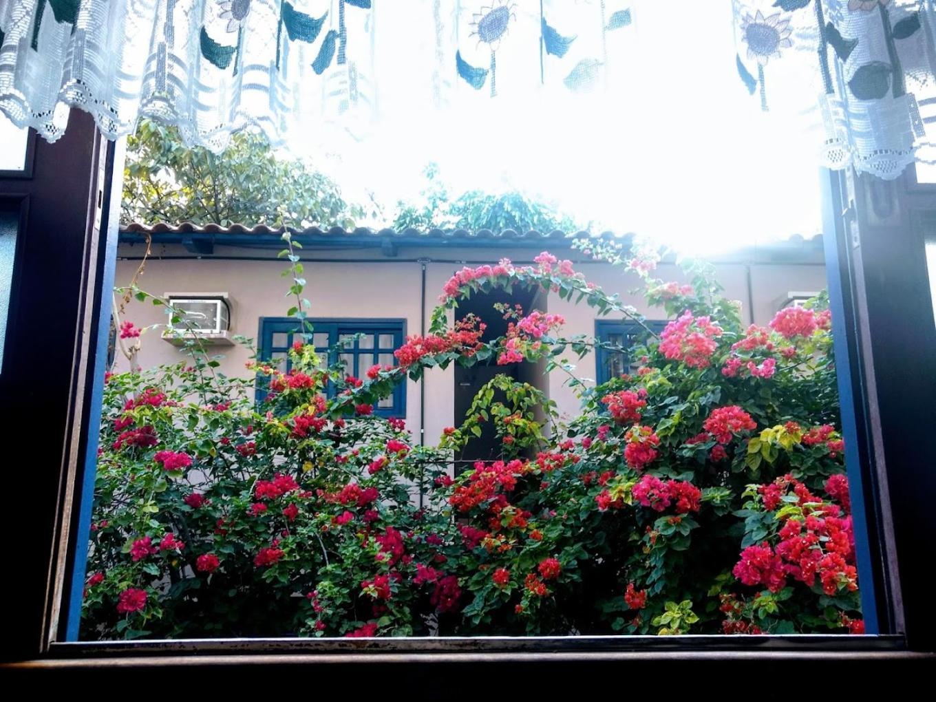 Cr Hotel Bueno - Antigo Hotel Serras De Goyaz Goiânia Dış mekan fotoğraf Bougainvillea in the garden of the house